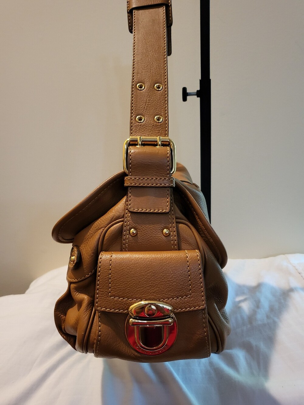 Marc Jacobs Tan Leather Shoulder Bag - Classic Buckle Detail - Picture 13 of 13